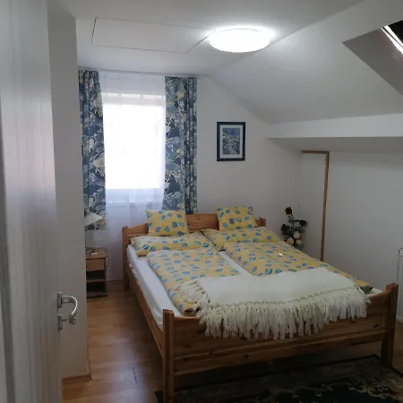 Mimi Vendeghaz Apartment