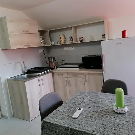 Mimi Vendeghaz Apartment
